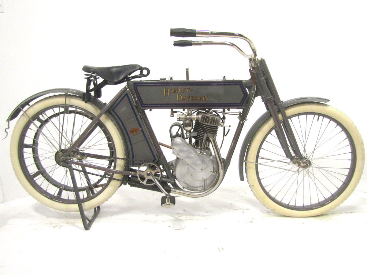 Early 1911 Harley-Davidson single-cylinder motorcycle